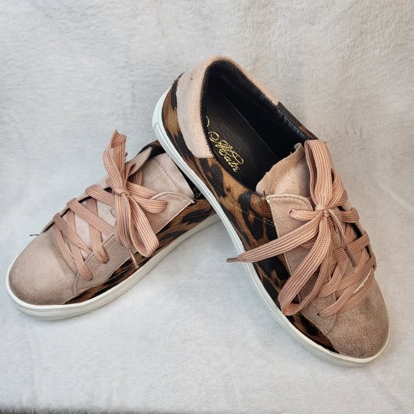 Abata Sneakers With Blush & Leopard Design Size 8 but fits more like a 7. - Picture 6 of 8